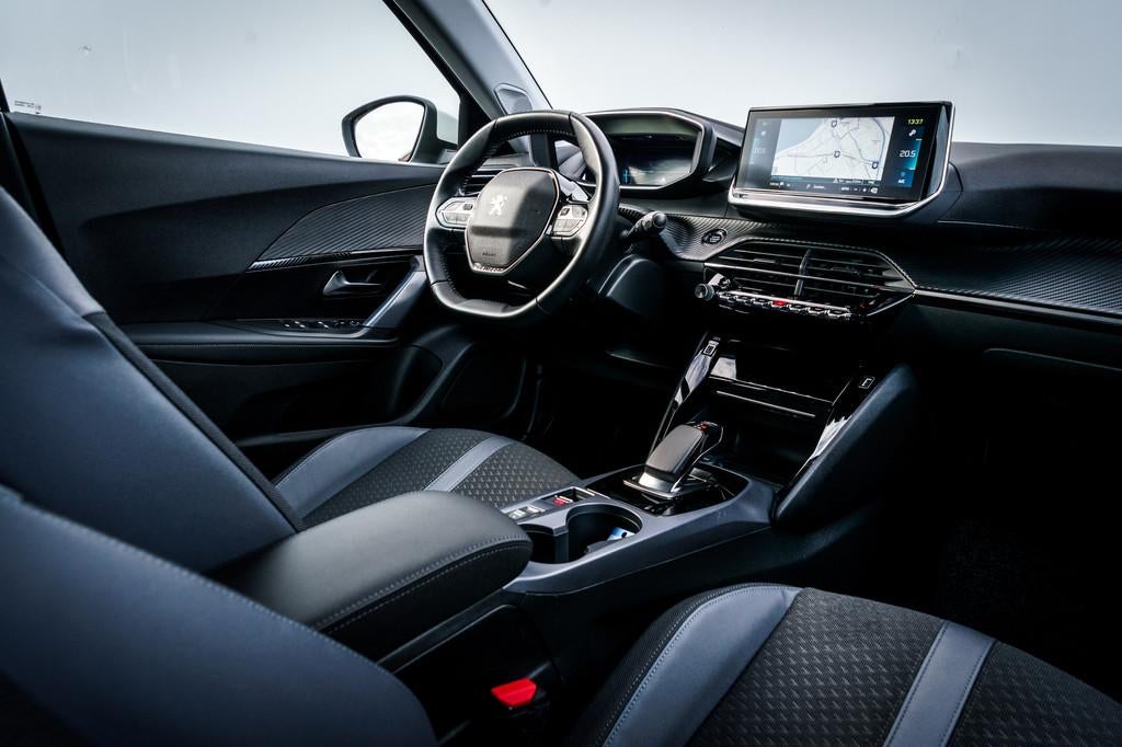 Peugeot e-2008 EV Allure 50 kWh | Automaat | 8 jaar fabrieks, Gebruikt, Met garantie (alle), 24 min, Wit