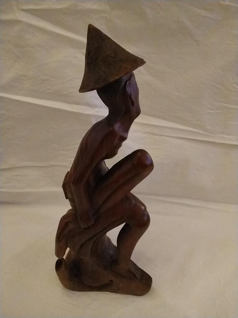 Houten beeldje van zittende man met hoed, Antiek en Kunst, Kunst | Beelden en Houtsnijwerken, Ophalen of Verzenden
