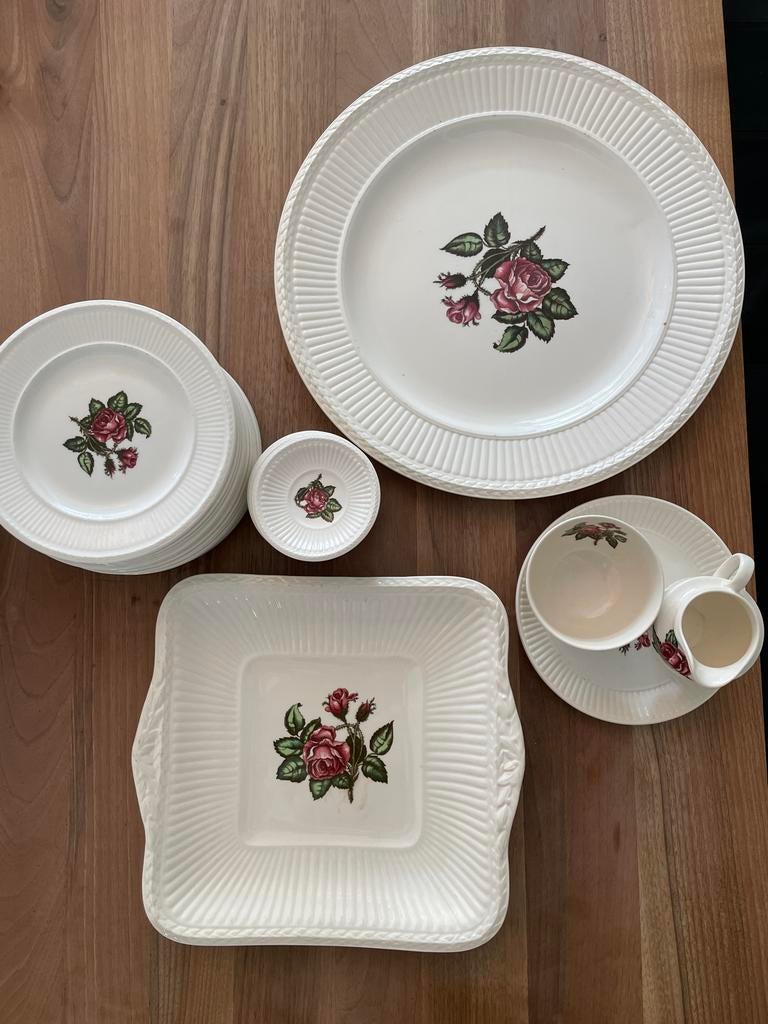 Wedgwood Moss Rose servies (ook los te koop), Huis en Inrichting, Keuken | Servies, Gebruikt, Ophalen of Verzenden, Wedgwood, Porselein