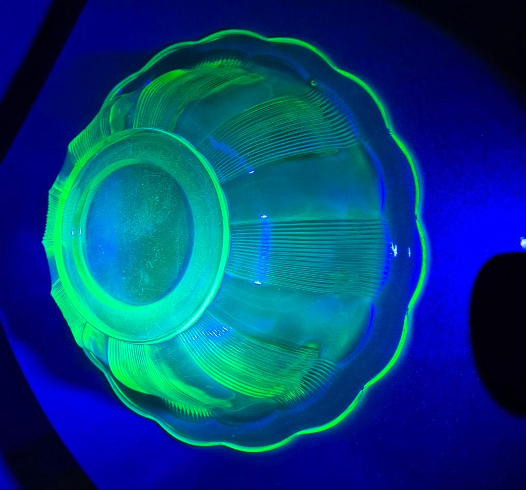 Uranium glazen schaal, Antiek en Kunst, Antiek | Glas en Kristal, Ophalen of Verzenden