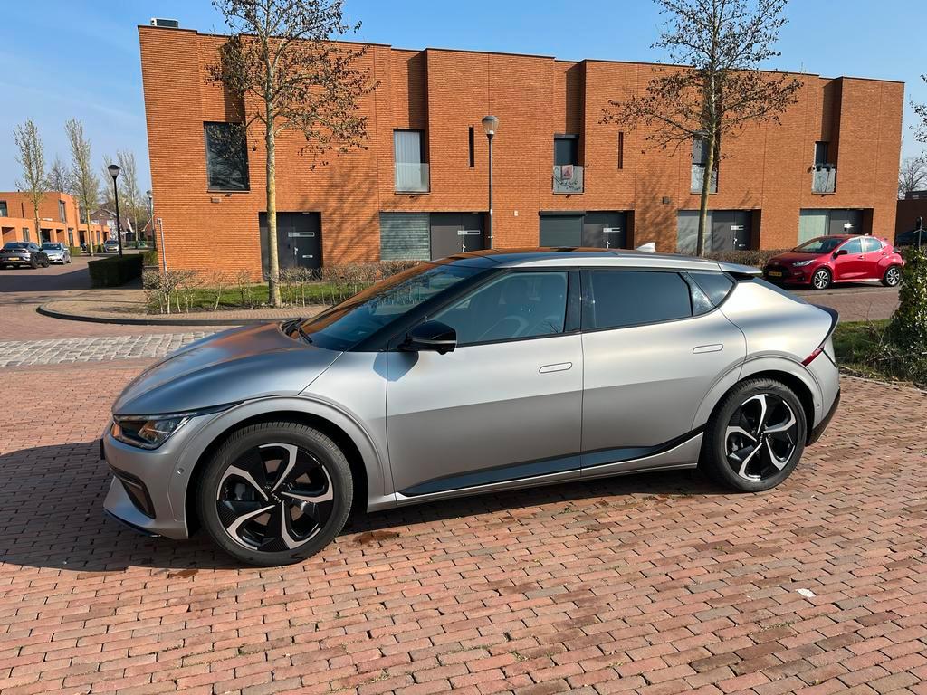 Kia EV6 77,4kWh 325pk AWD 2022 Matte Grey, Auto's, Kia, Automaat, Origineel Nederlands, Vierwielaandrijving, EV6