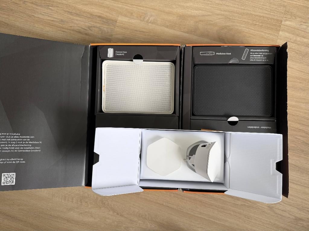Ziggo Connectbox + Mediabox Next + 4x Wifibooster Pods, Ophalen of Verzenden, Nieuw, Router met modem, Ziggo