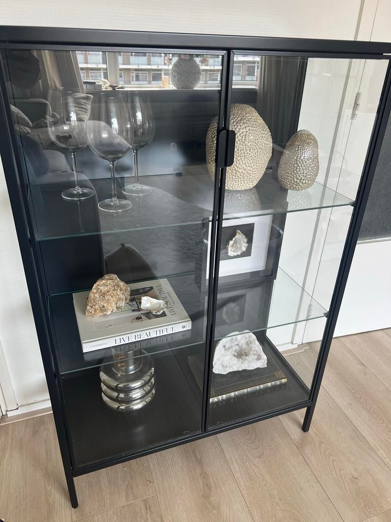 IKEA Rudsta vitrinekast, Huis en Inrichting, Kasten | Vitrinekasten, Ophalen, 100 tot 150 cm, 50 tot 100 cm, 25 tot 50 cm