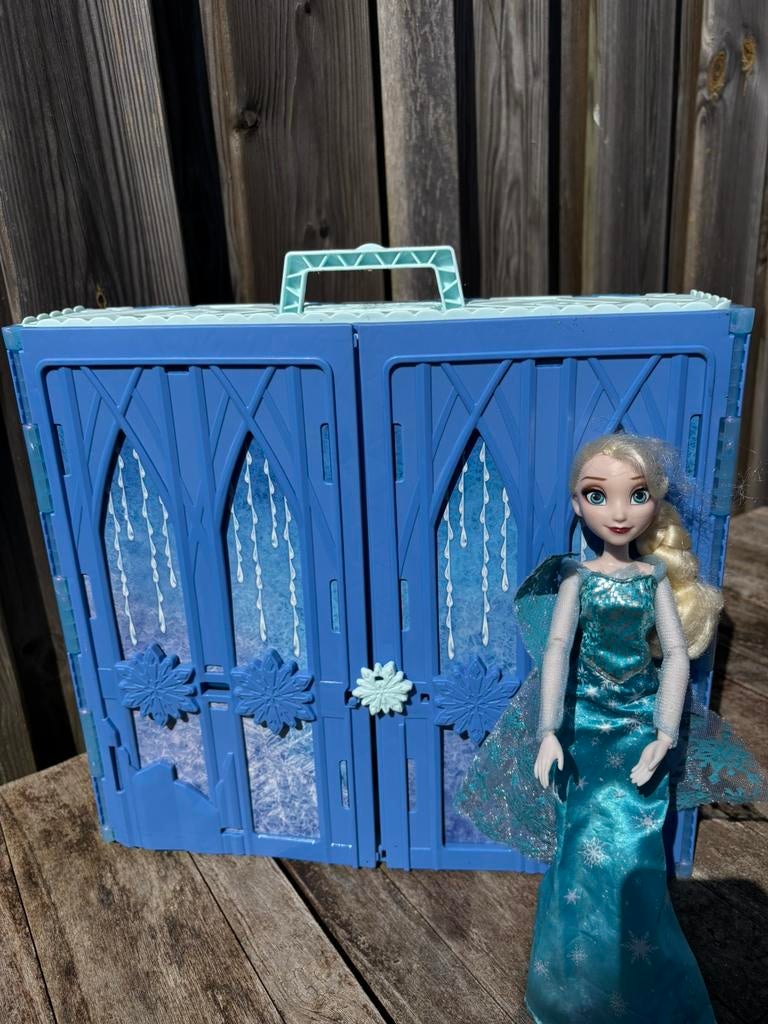 Disney frozen ice castle doll meeneem koffer kasteel met pop, Verzamelen, Disney, Verzenden