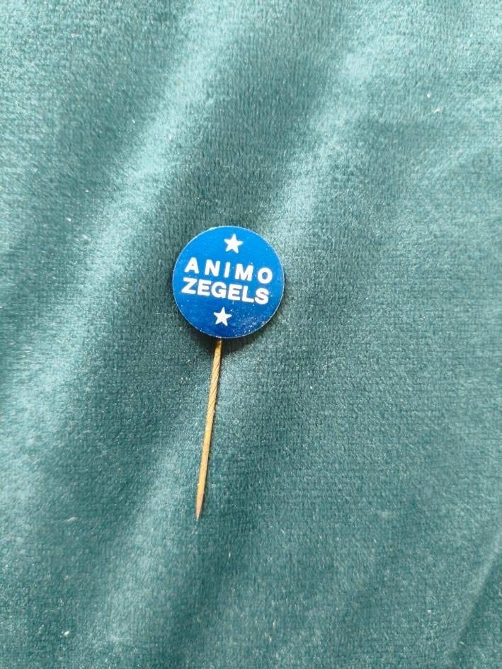 Animo zegels ( jaren 60 ) steekspeld, Ophalen of Verzenden, Gebruikt, Overige onderwerpen, Speldje of Pin