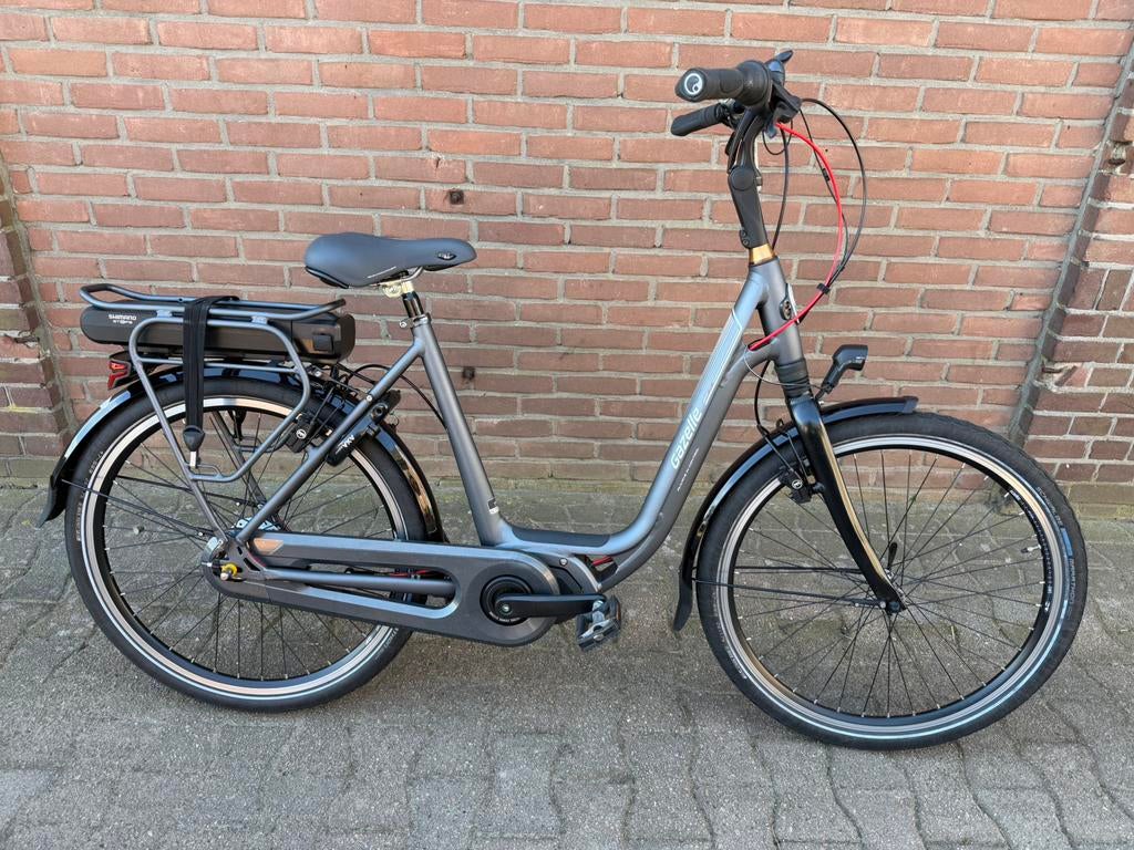 Gazelle ami C8 elektrische fiets elektrische lage instap, Ophalen, Zo goed als nieuw, 51 tot 55 cm, 50 km per accu of meer