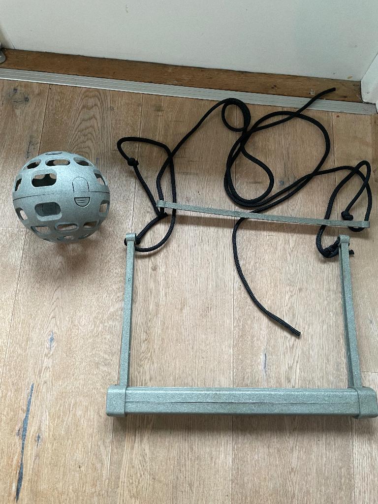 Kippenschommel en kippenbal, Ophalen, Zo goed als nieuw, Drinken en Voederen