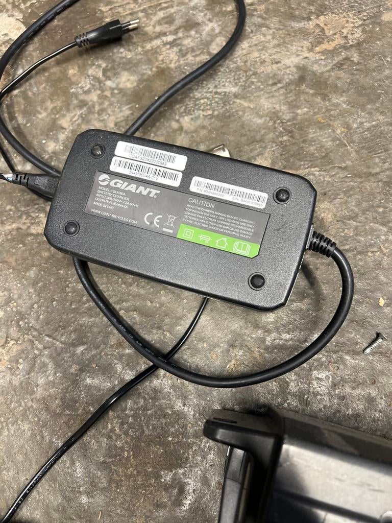 Giant Accu en lader - Goedkoop!, Ophalen of Verzenden, Gebruikt
