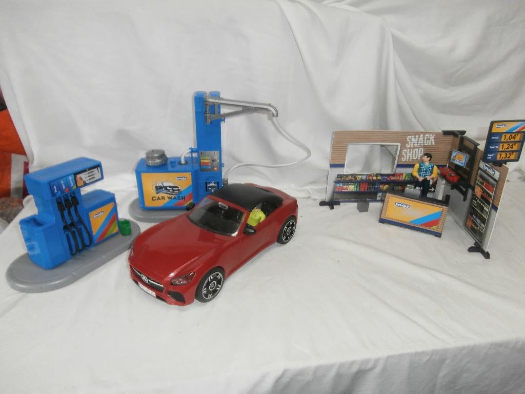 Bruder Tank station met Carwash en auto en 2 speelfiguren, Ophalen, Zo goed als nieuw