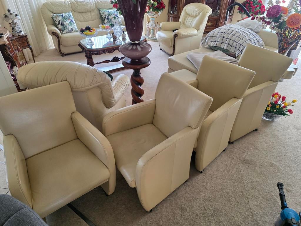 4 leren eetkamer stoelen op wielen gratis, Huis en Inrichting, Ophalen of Verzenden, Gebruikt, Minder dan 75 cm, 50 tot 75 cm