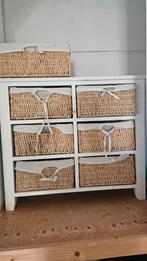 Leuk kastje met rieten mandjes, Ophalen of Verzenden, Gebruikt