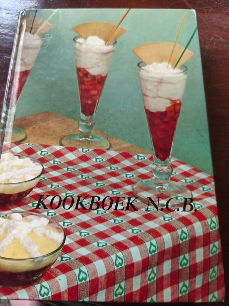 Kookboek N.C.B. - Achtste Druk (1962), Boeken, Ophalen of Verzenden, Hoofdgerechten, Nederland en België, Gelezen