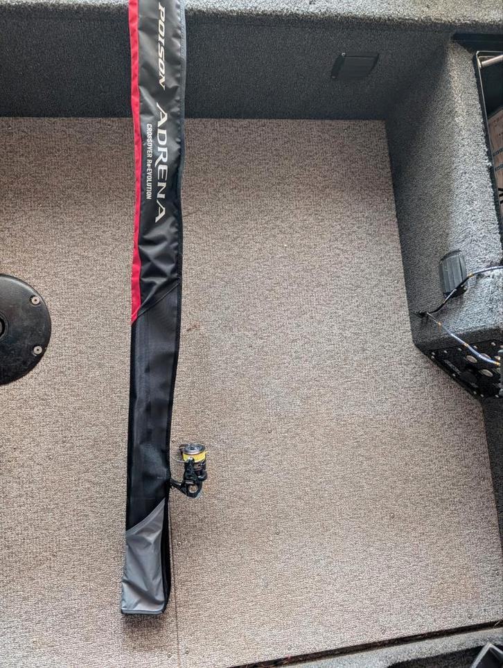 Poison Adrena 264UL + Shimano Vanford 2000S ZGAN, Watersport en Boten, Hengelsport | Roofvissen, Zo goed als nieuw, Werphengel