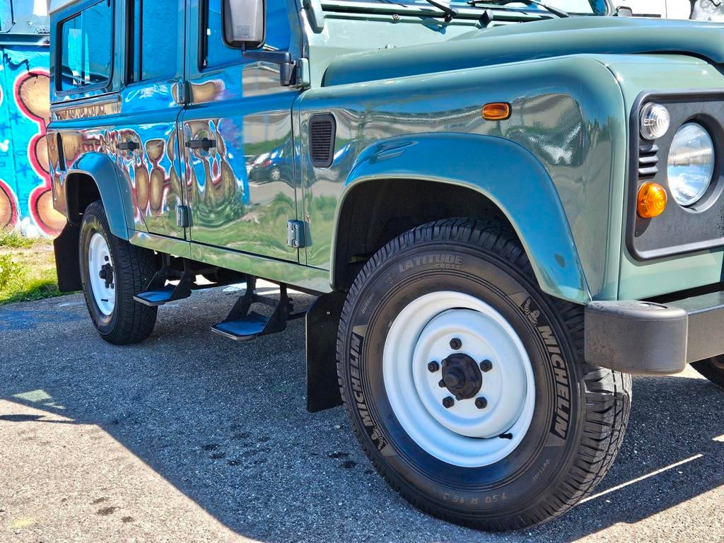 Land Rover Defender 110 2.2 D grijskenteken, Auto's, Land Rover, Euro 5, Stof, Gebruikt, Zwart