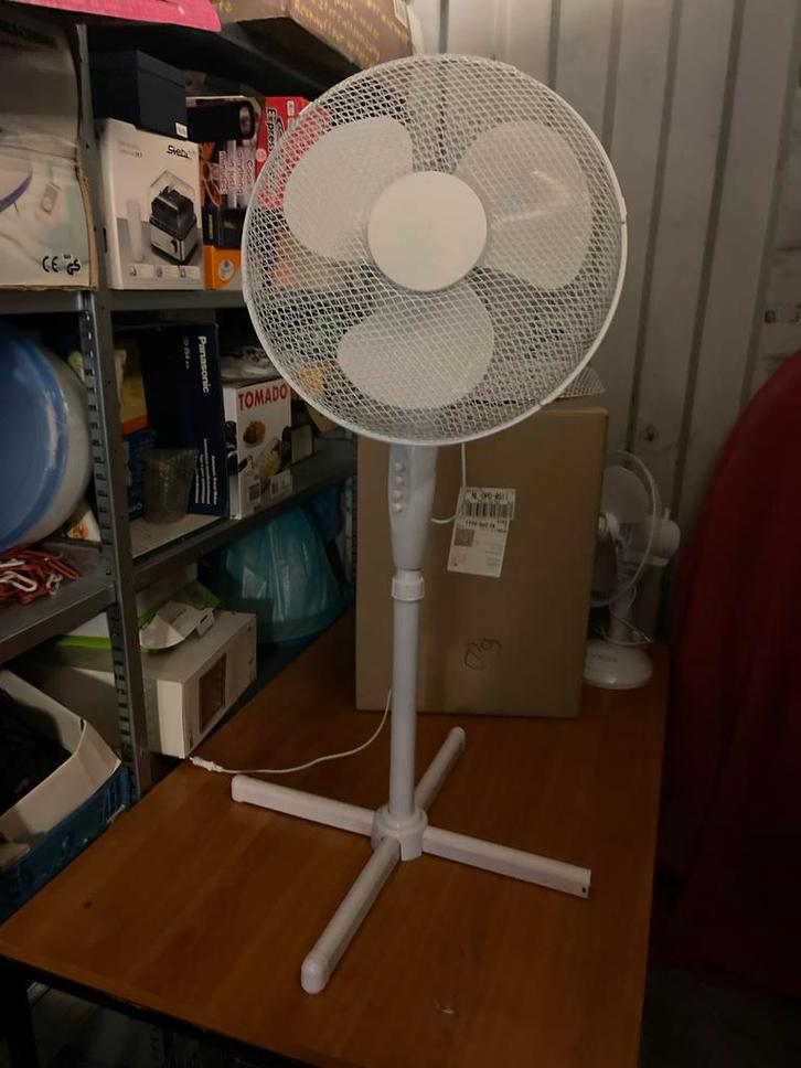 Witte Statiefventilator - Ideaal voor warme dagen, Witgoed en Apparatuur, Ventilatoren, Gebruikt, Statiefventilator, Ophalen of Verzenden