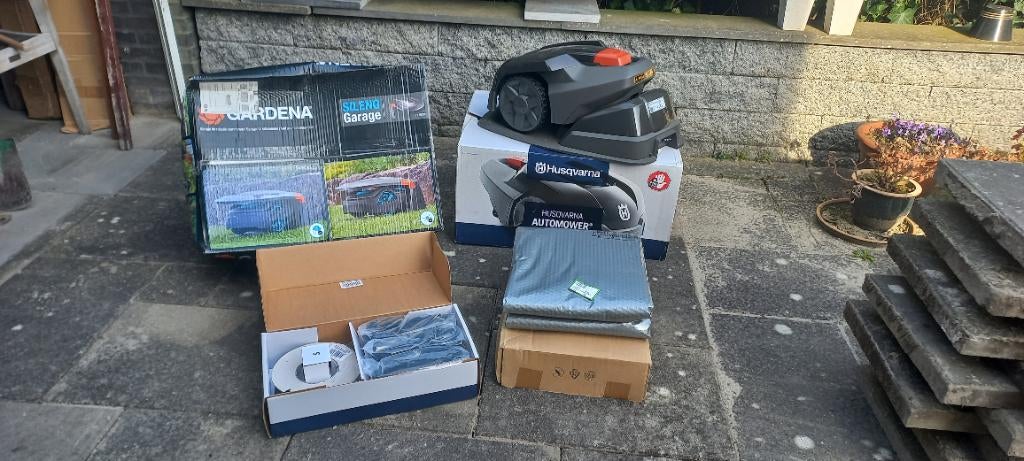 Robotmaaier Husqvarna 105  NIEUW, Bestuurbaar via app, Nieuw, Ophalen of Verzenden, Minder dan 20 cm