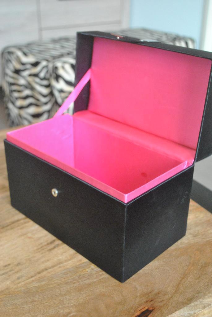 Sierradenkistje, Sieraden, Tassen en Uiterlijk, Beautycases, Gebruikt, Hardcase, Zwart, Ophalen of Verzenden