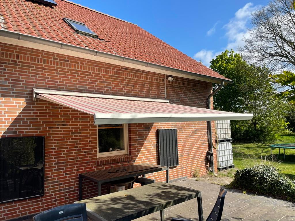 Zonnescherm elektrisch, 4m breed, 3m diep, zelfdragend, Ophalen, Gebruikt, Elektrisch, 250 cm tot 450 cm