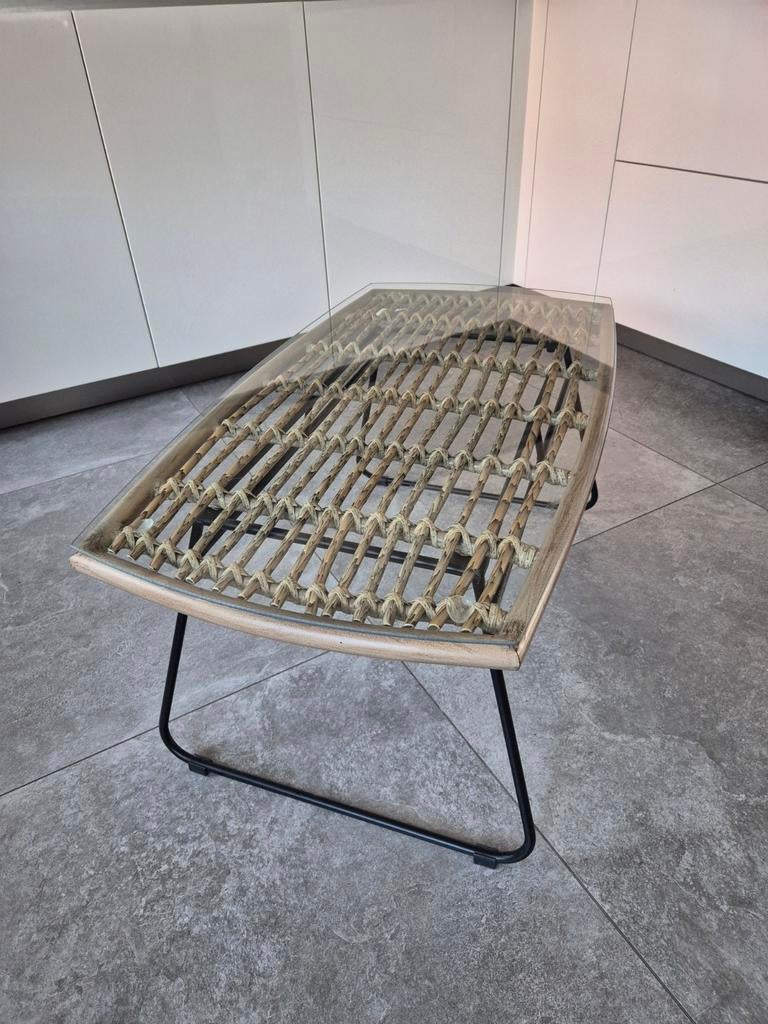 Salontafel bamboe met glasplaat en zwart onderstel, Ophalen, Zo goed als nieuw