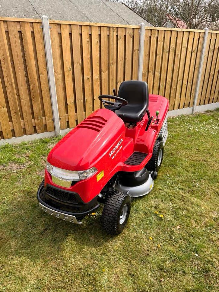 Honda HF 2417 HM zitmaaier bijna geen draaiuren !, Cirkelmaaier, Elektrische starter, Ophalen of Verzenden, Zo goed als nieuw