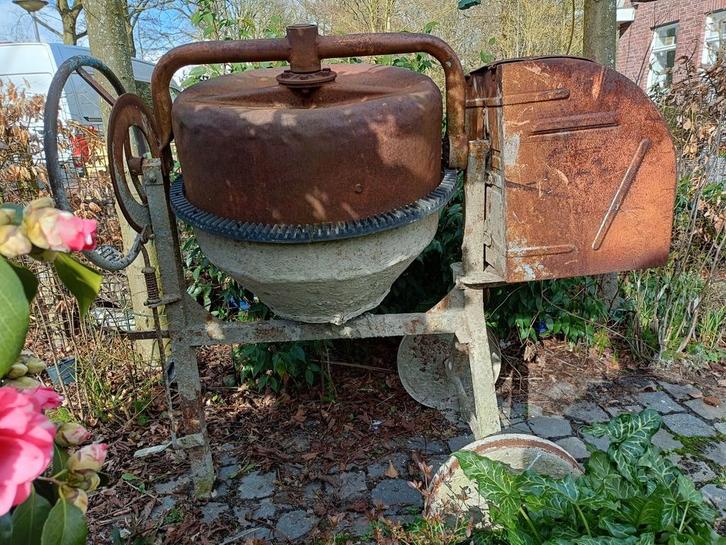 Betonmolen, groot model 2 zakken betonmortel gratis., Doe-het-zelf en Verbouw, Betonmolens, Gebruikt, Ophalen of Verzenden