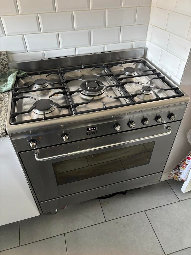 Smeg gasfornuis met oven - WEG = WEG, Witgoed en Apparatuur, Fornuizen, Ophalen, Gebruikt, 60 cm of meer, Gas