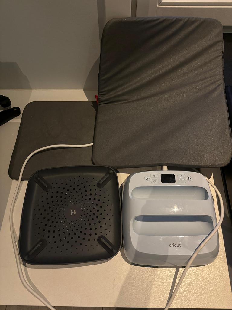 Cricut easypress 3 + grote pers mat, Hobby en Vrije tijd, Kledingapplicaties en Hotfix, Ophalen of Verzenden, Zo goed als nieuw