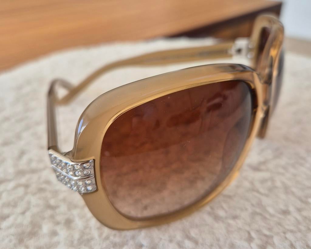 Vogue Zonnebril met Strass - Zo goed als nieuw, Overige merken, Zonnebril, Bruin, Ophalen of Verzenden