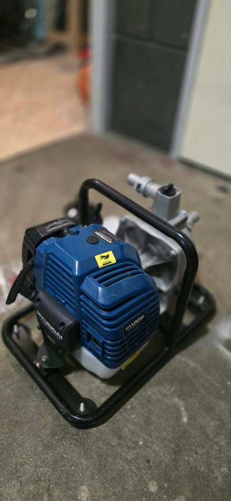 Hyundai benzine waterpomp 50 mm 2-takt, Tuin en Terras, Ophalen of Verzenden, Zo goed als nieuw, Handmatig, Beregeningspomp