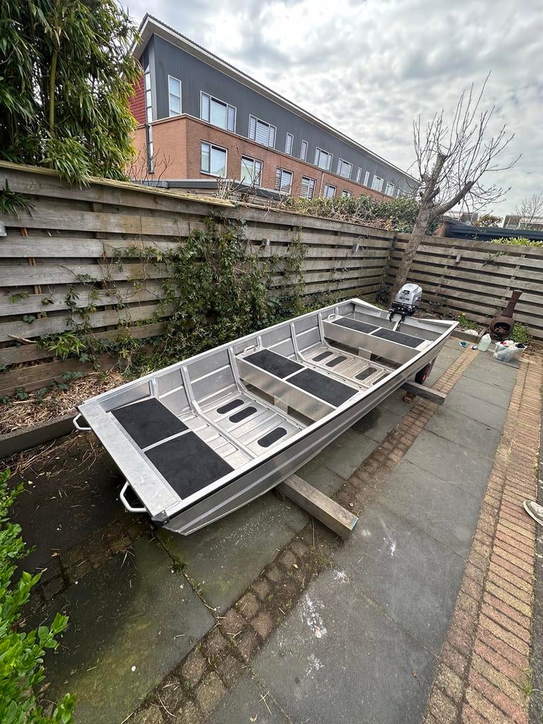 Te koop aluminium platbodem met 8pk buitenboordmotor, Ophalen, Gebruikt, Aluminium, Benzine