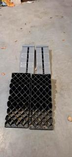 Oprijblokken. 2grote en 2 kleine, Ophalen