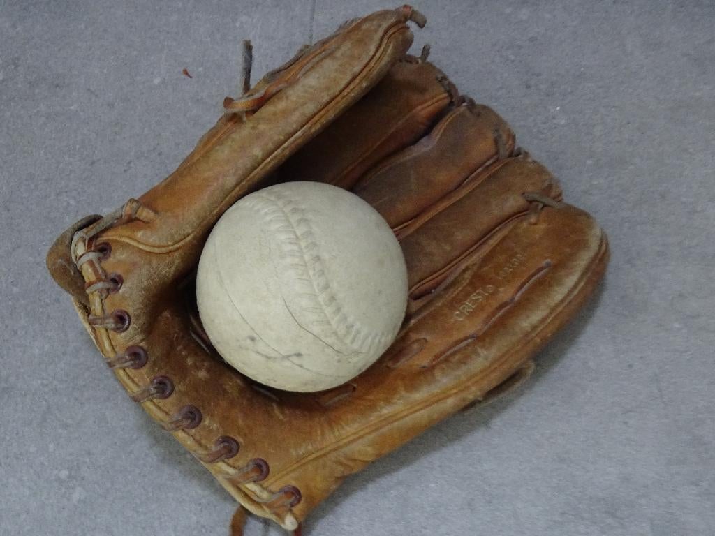 Leren honkbal handschoen met bal lederen honkbalhandschoen, Sport en Fitness, Honkbal en Softbal, Gebruikt, Handschoen, Honkbal