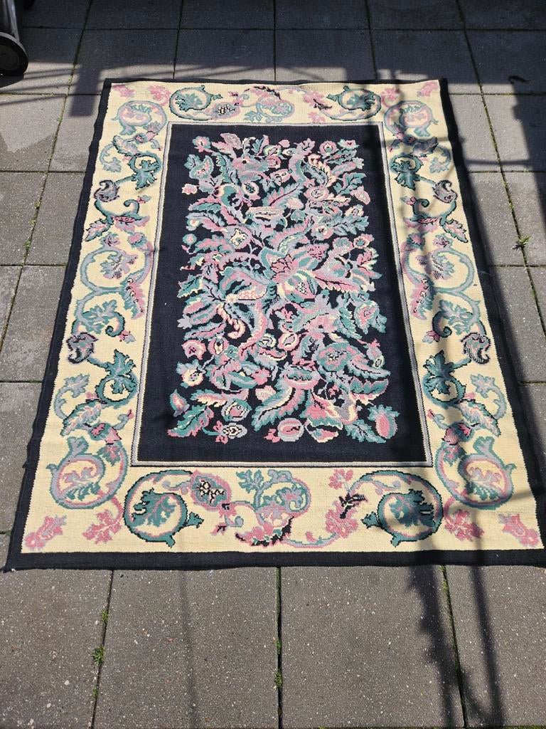 Vintage vloerkleed met bloemenpatroon, Huis en Inrichting, Stoffering | Tapijten en Kleden, Ophalen, Gebruikt, 200 cm of meer