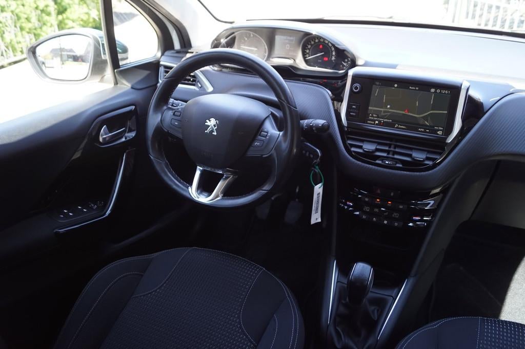 Peugeot 208 1.2 PureTech Allure 5 Deurs Navi Clima Sportstoe, Voorwielaandrijving, USB, Stof, Gebruikt