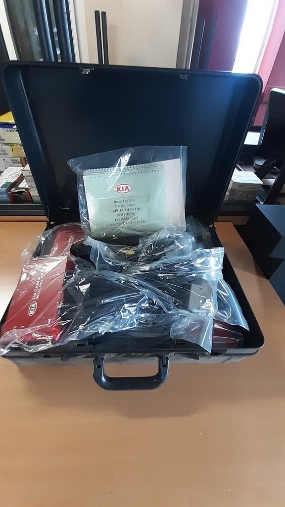 Kia Break Out Box compleet, Ophalen, T.Smit Outlet Store, Info@tommysmit.nl, 7008AR