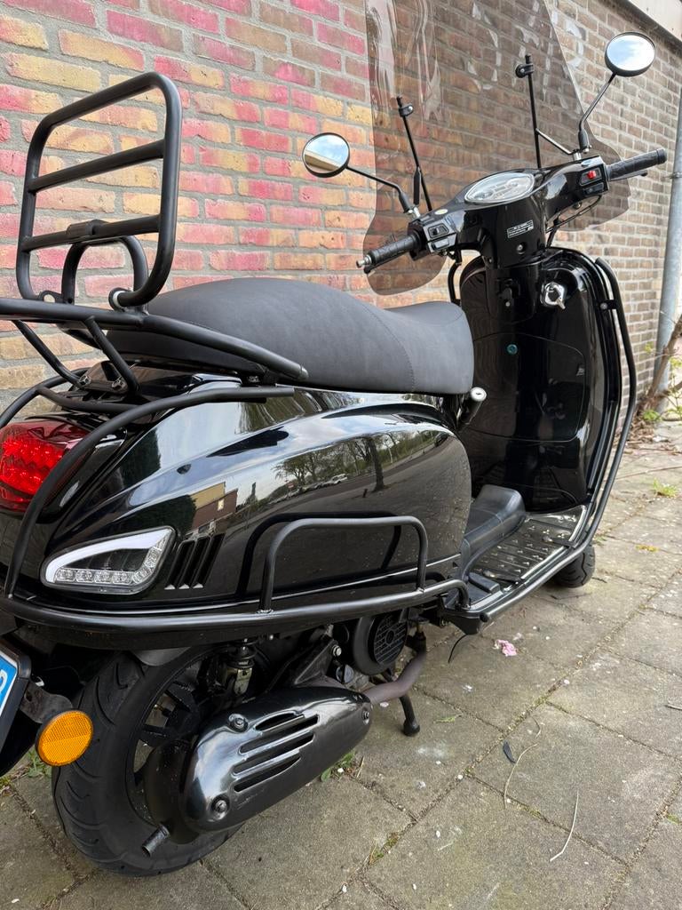 VERKOCHT Snor Scooter in uitmuntende staat zo goed als nieuw, Fietsen en Brommers, Snorfietsen en Snorscooters, Zo goed als nieuw