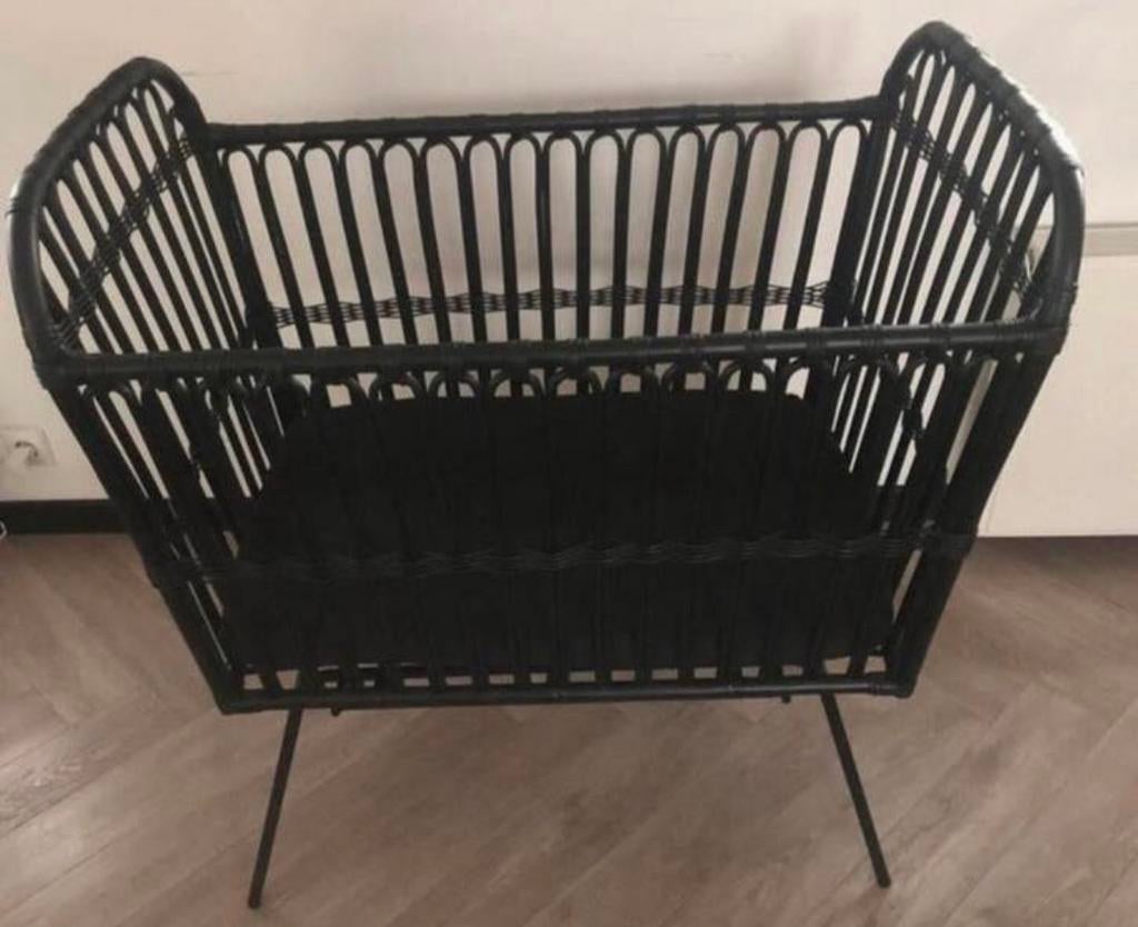 Stijlvolle zwarte rotan wieg, Ophalen of Verzenden, Zo goed als nieuw, Wieg