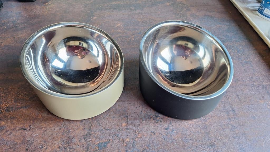 2 mooie voerbakjes kleine hond, Dieren en Toebehoren, Ophalen of Verzenden, Zo goed als nieuw