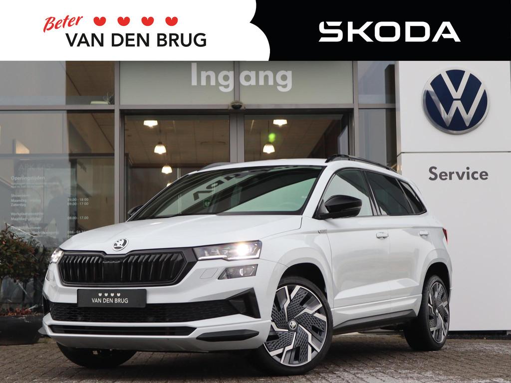 Skoda Karoq 1.5 TSI 150 pk DSG ACT Sportline | Trekhaak | Sm, Stof, 4 cilinders, 150 pk, Wit
