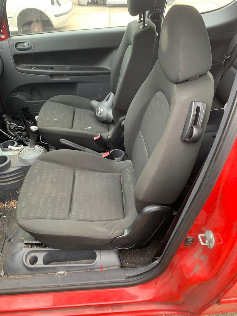 Mitsubishi colt CZ stoel 3 deurs links LV 2003 tot 2012, Gebruikt, -, -, Ophalen of Verzenden