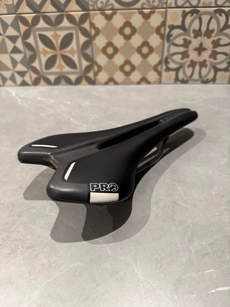 PRO Falcon Flow CrMo Zadel Zwart, Fietsen en Brommers, Ophalen of Verzenden, Zadel, Racefiets, Nieuw