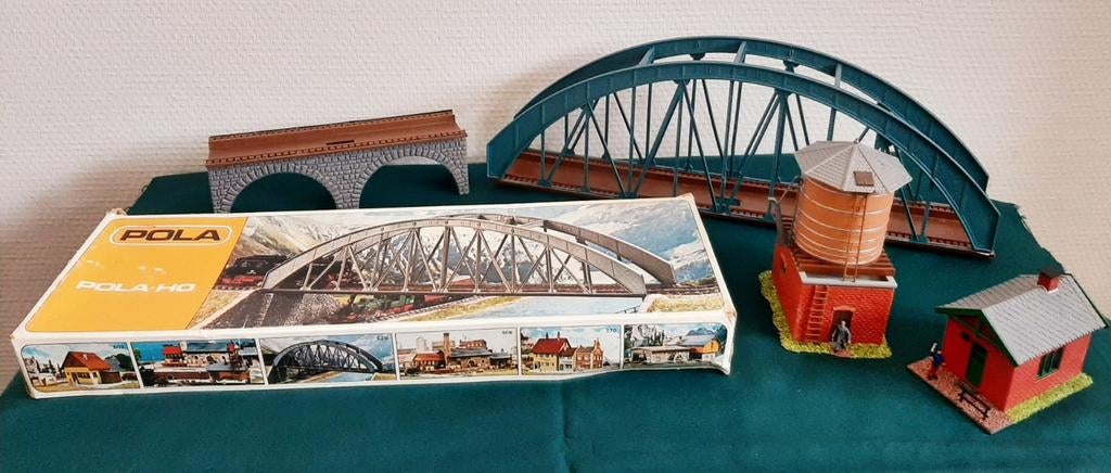 H0 viaduct, 2 bruggen, watertank, seinhuis, kiosk + bonus, Hobby en Vrije tijd, Overige merken, Gelijkstroom of Wisselstroom, Brug, Tunnel of Gebouw