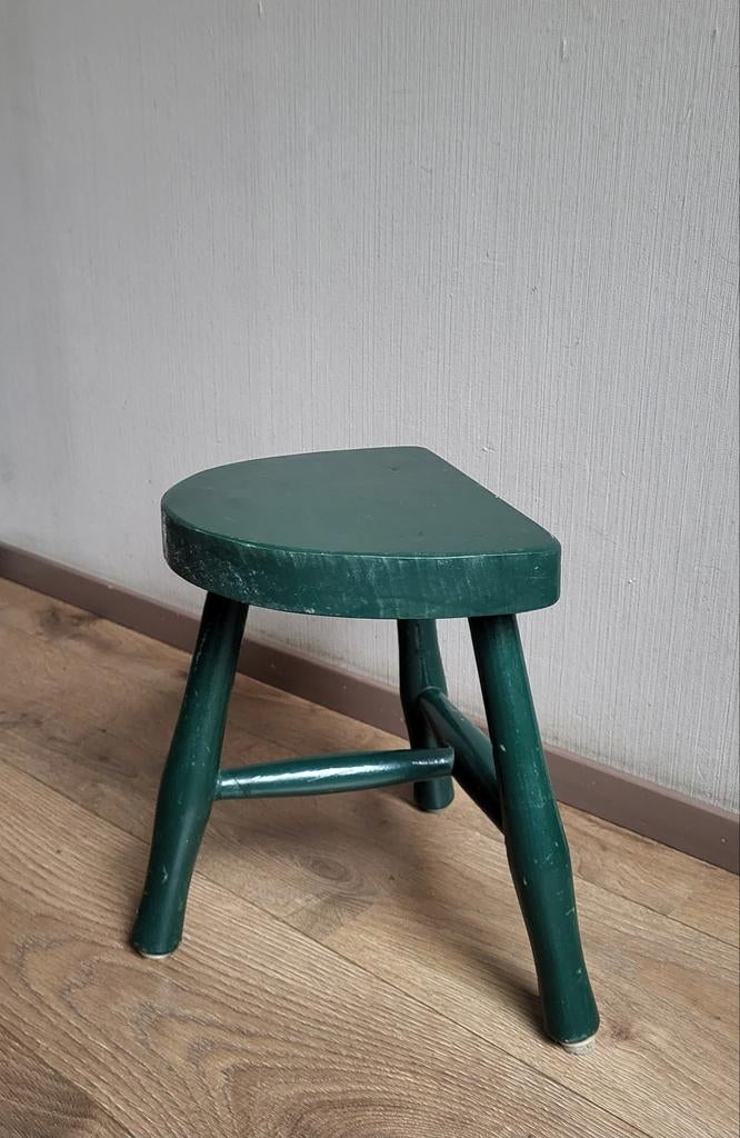 Oud stevig groen krukje, Huis en Inrichting, Krukjes, Ophalen of Verzenden, Gebruikt, Hout