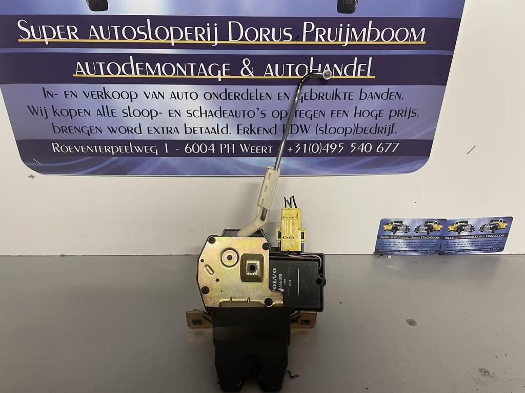 Volvo s70 v70 slot kofferklep, Gebruikt, Gunnar Engellaus vag 8
405 31  Gothenburg, SE, Info@volvocars.com, Ophalen of Verzenden