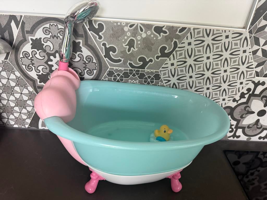 Baby Born badje met licht en geluid en badjas, Ophalen of Verzenden, Zo goed als nieuw, Babypop