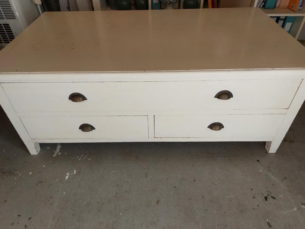 Lage tafel met 3 lades, Ophalen