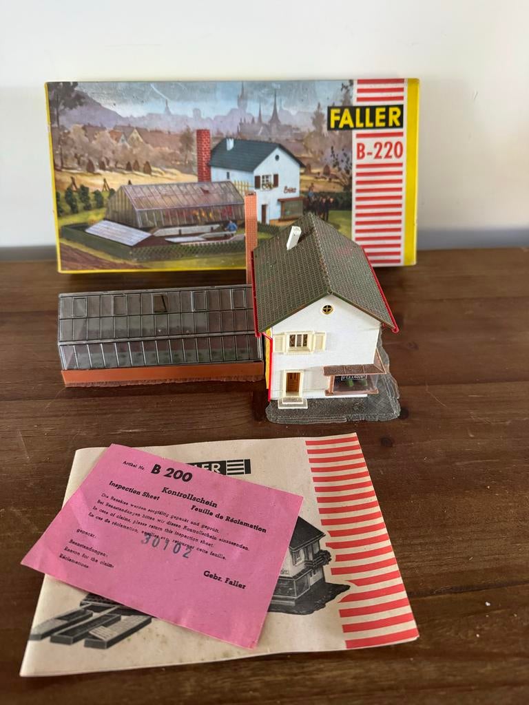 Faller Bloemenwinkel met Kwekerij Kas 1:87, Hobby en Vrije tijd, Overige merken, Gebruikt, Gelijkstroom of Wisselstroom, Brug, Tunnel of Gebouw