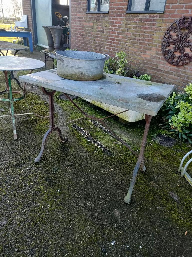 Tuintafel brocante tafel zinken blad gietijzeren onderstel, Ophalen
