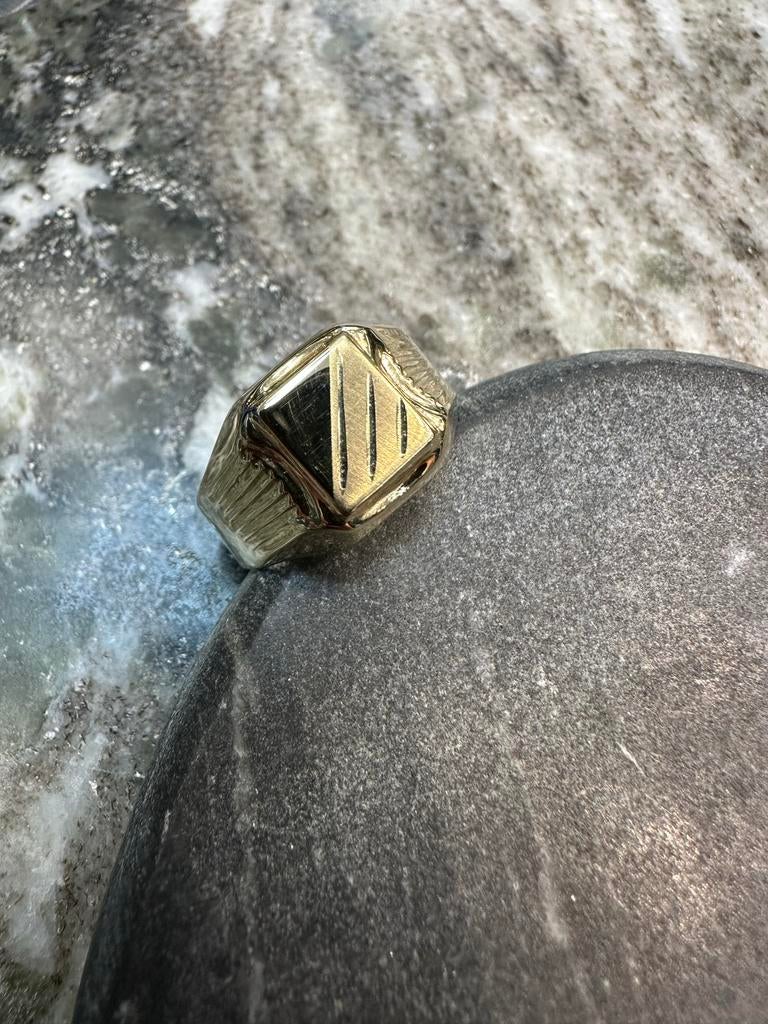 14k Gouden Zegelring met Vierkante Bovenkant, 18 tot 19, Nieuw, Ophalen of Verzenden, Dame of Heer