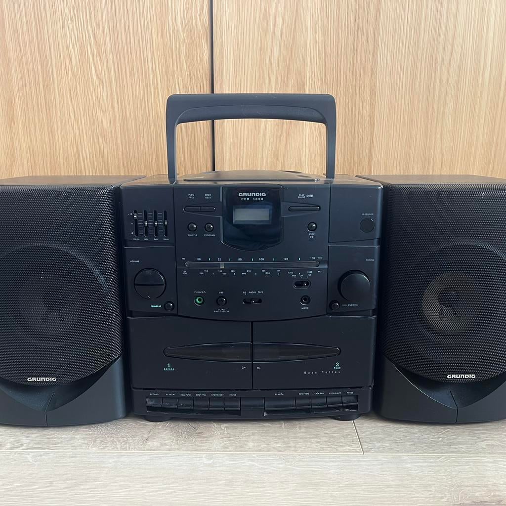 Grundig stereo set met speakers (CD / radio / cassette), Ophalen of Verzenden, Gebruikt, Radio, Met cd-speler